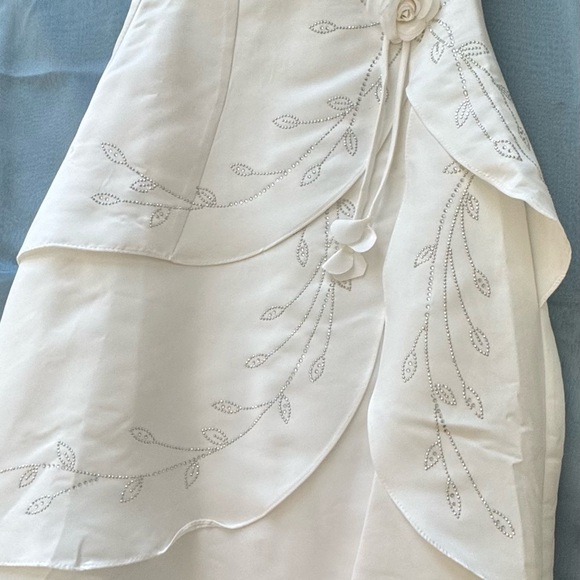 Elegant White Embroidered Dress - Picture 10 of 10